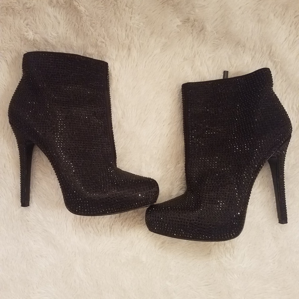 REPORT SIGNATURE Crystal booties